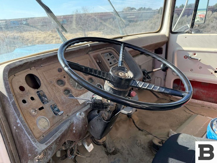 1981-ford-lt8000-image-53