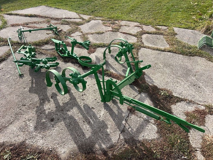 john-deere-one-row-mounted-cultivator-image-1