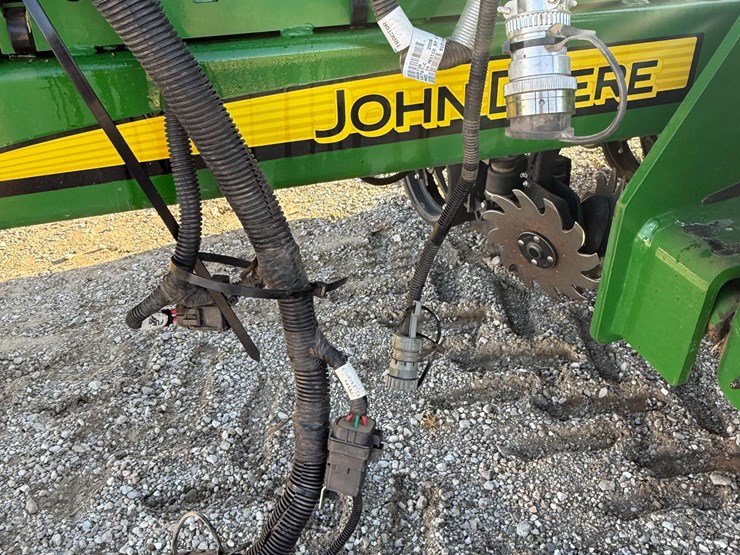 2021-john-deere-1775nt-image-14