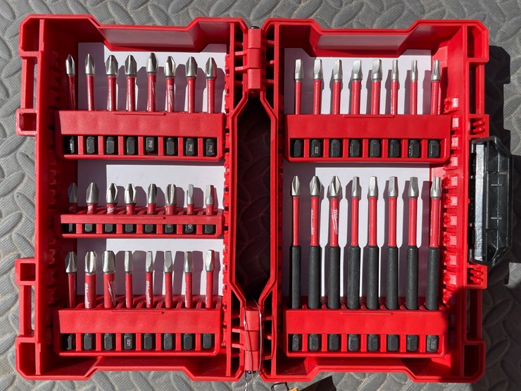 #1486-•-(2)-milwaukee-drill-driver-sets-(offsite-in-el-paso)-image-2