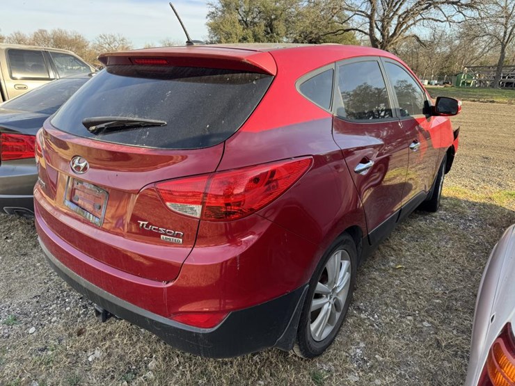 2011-hyundai-tucson-image-3