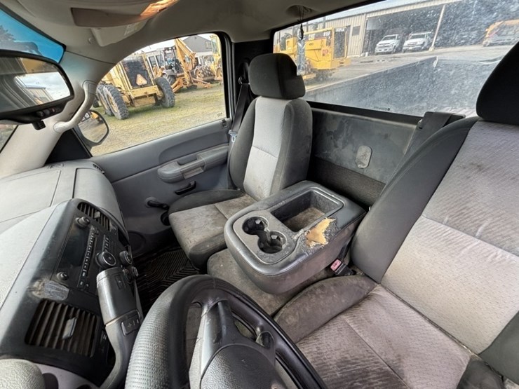 2009-chevrolet-silverado-2500-image-18