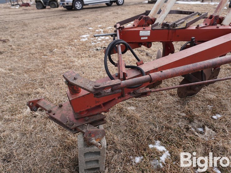 international-710-image-11