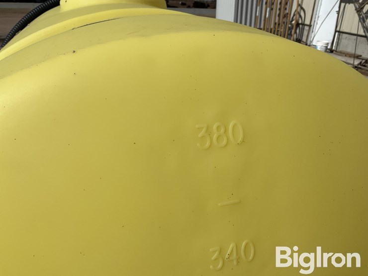 claas-rear-deck-mount-saddle-tanks-image-9