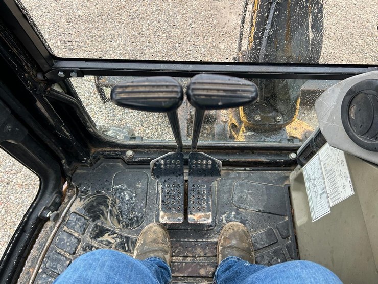 caterpillar-303-image-23