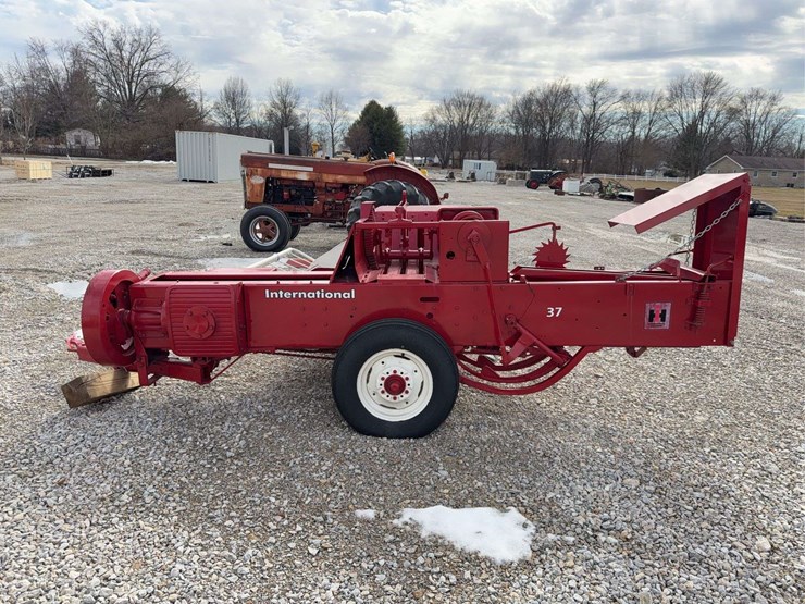 international-baler-image-2