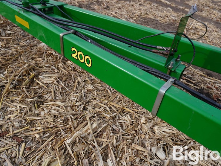 john-deere-200-image-18