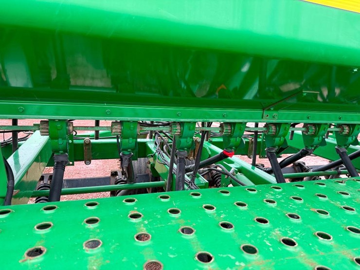 john-deere-1560-image-35