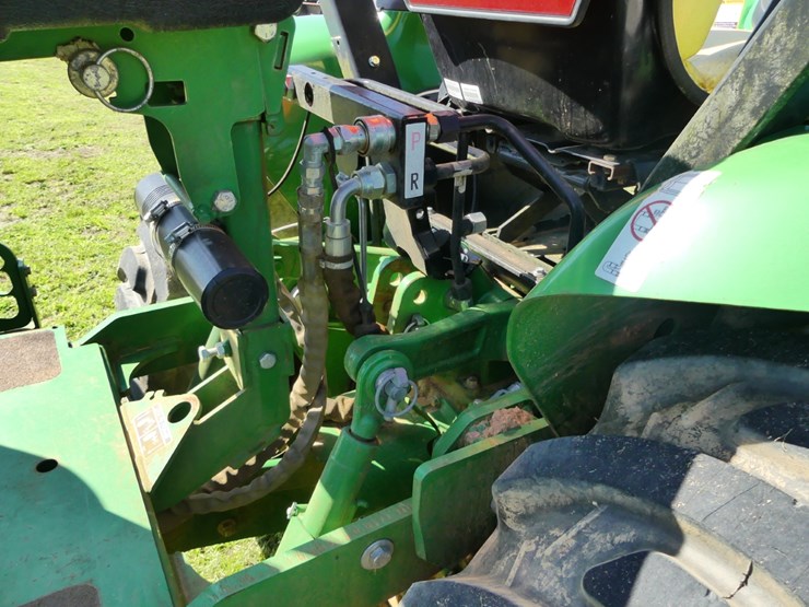2018-john-deere-3033r-image-18