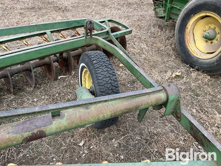 john-deere-bw-image-12