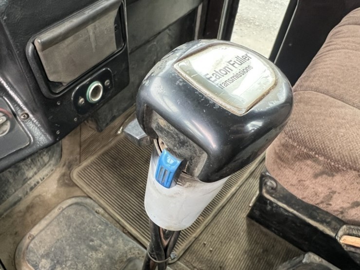 1996-peterbilt-378-image-33