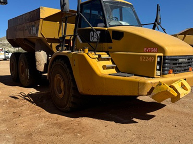 2010-caterpillar-740b-image-4