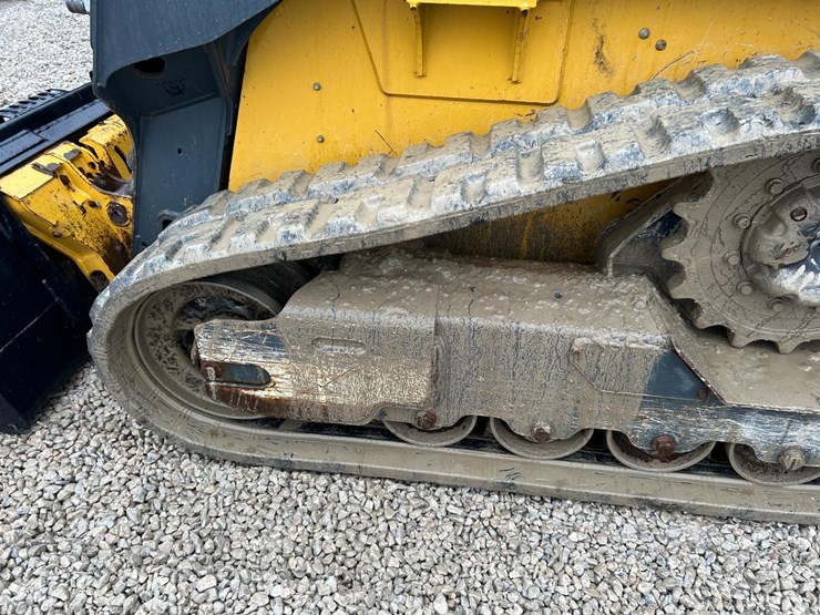 2022-deere-317g-image-17