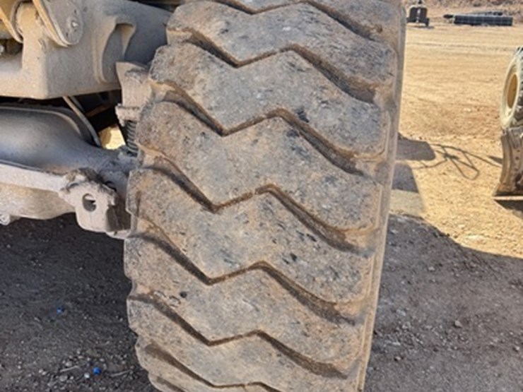 2013-caterpillar-740b-image-11