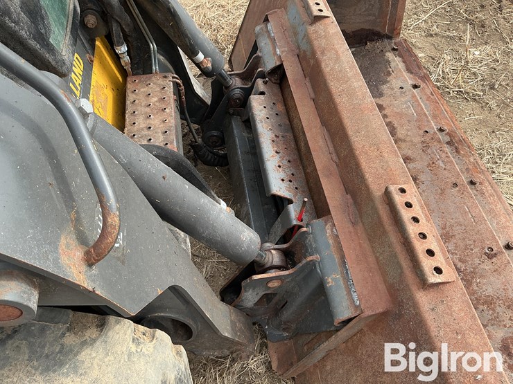 new-holland-l228-image-16