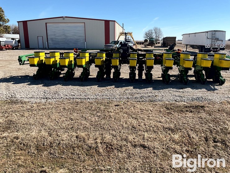 john-deere-7300-image-4