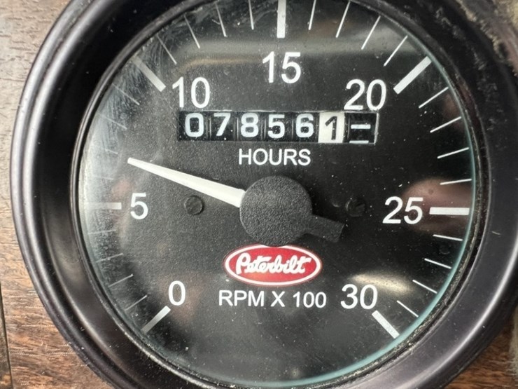 1998-peterbilt-330-image-27