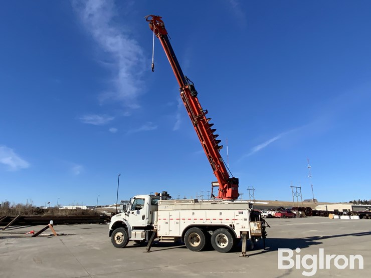 2012-freightliner-m2-106-image-7