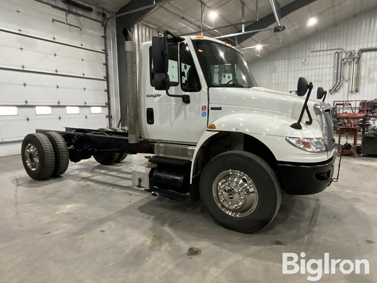 2014-international-durastar-4400-image-3
