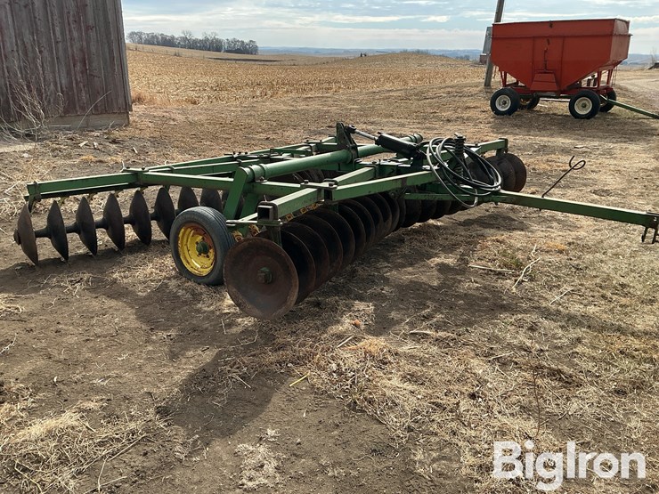 john-deere-bw-image-3