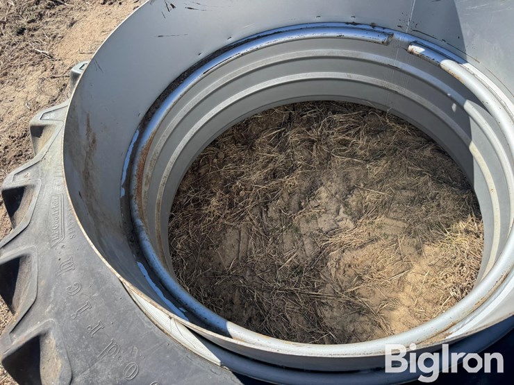 18.4-42-dual-rims-&-tires-image-15