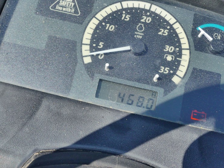 2014-john-deere-1025r-image-13