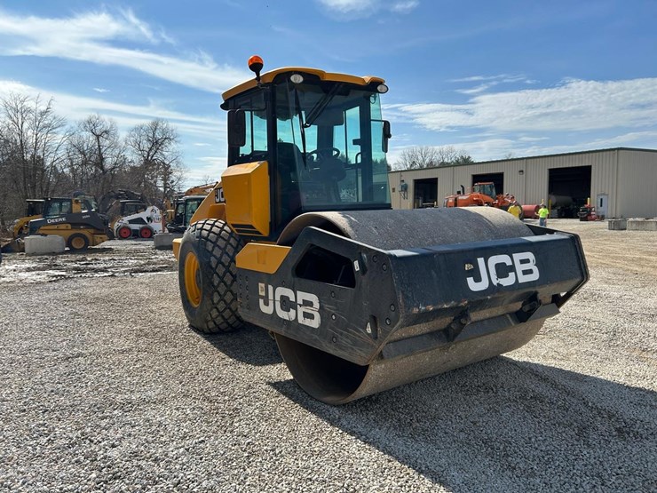 jcb-vm117-asphalt-roller-image-6