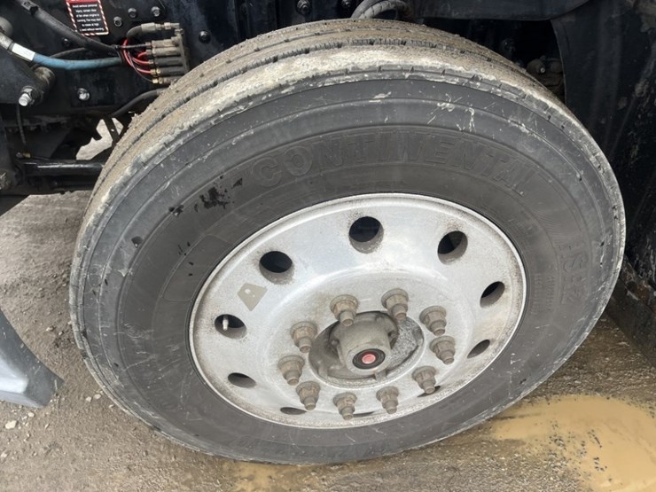 2017-mack-cxu613-tri-axle-truck-tractor-image-18