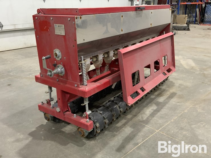 2025-massey-ferguson-730-image-7