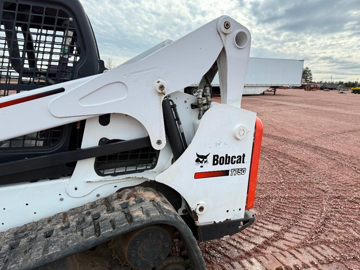 bobcat-t750-image-12