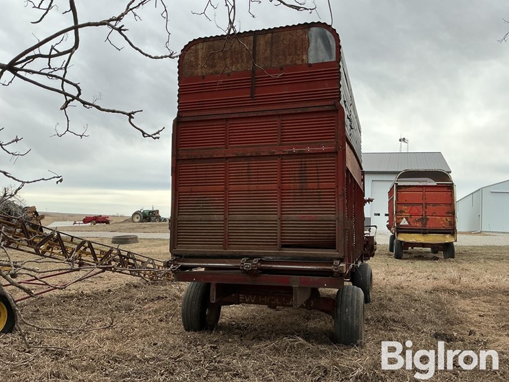 new-holland-83788-forage-wagon-image-6