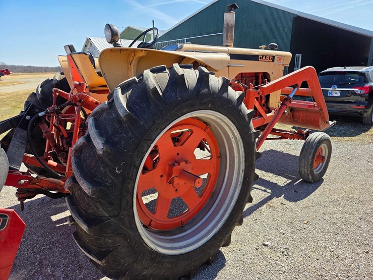 case-730-tractor-image-41