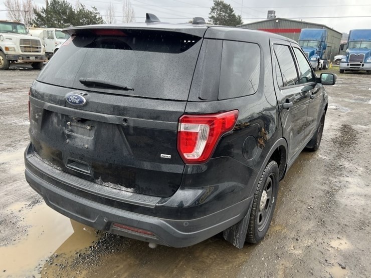 2018-ford-explorer-image-4