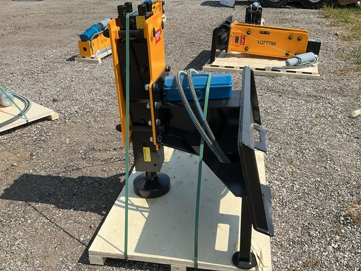 2025-new-holland-l213-image-4