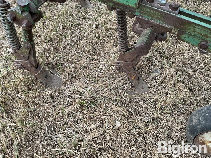 john-deere-front-mounted-cultivator-image-10