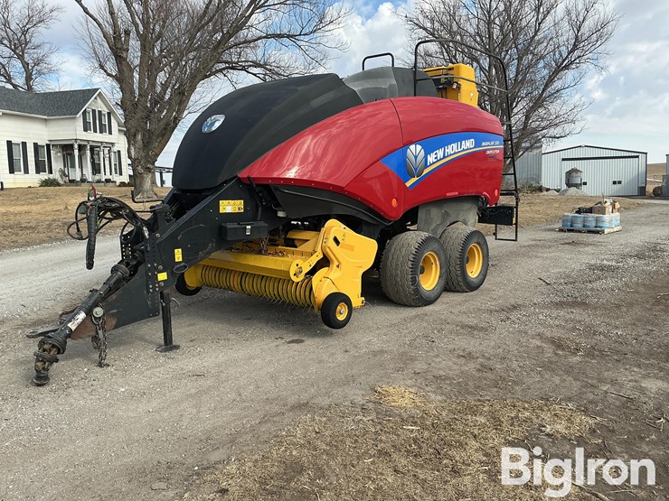 2013-new-holland-330-image-1