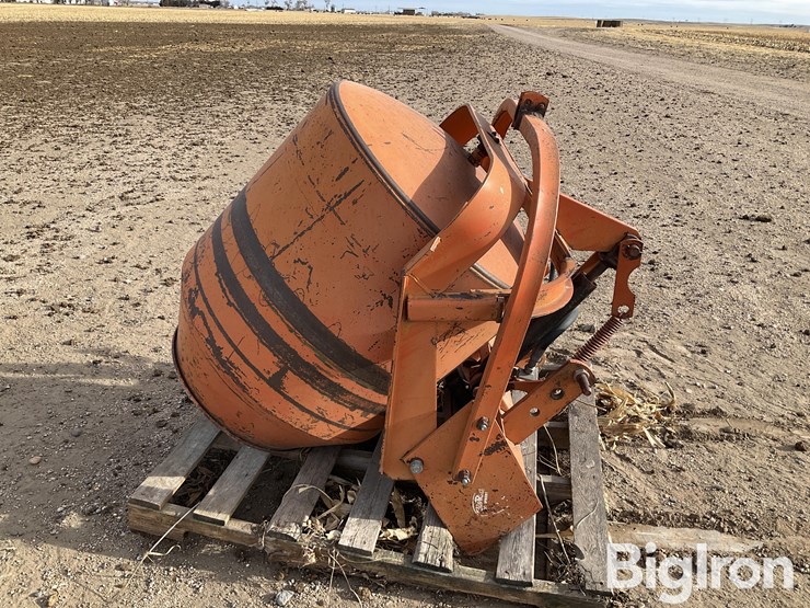 big-red-cement-mixer-image-8