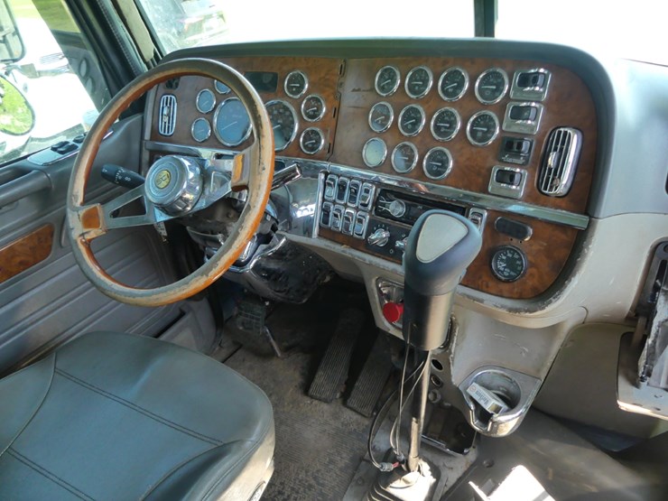 2006-caterpillar-18-image-11