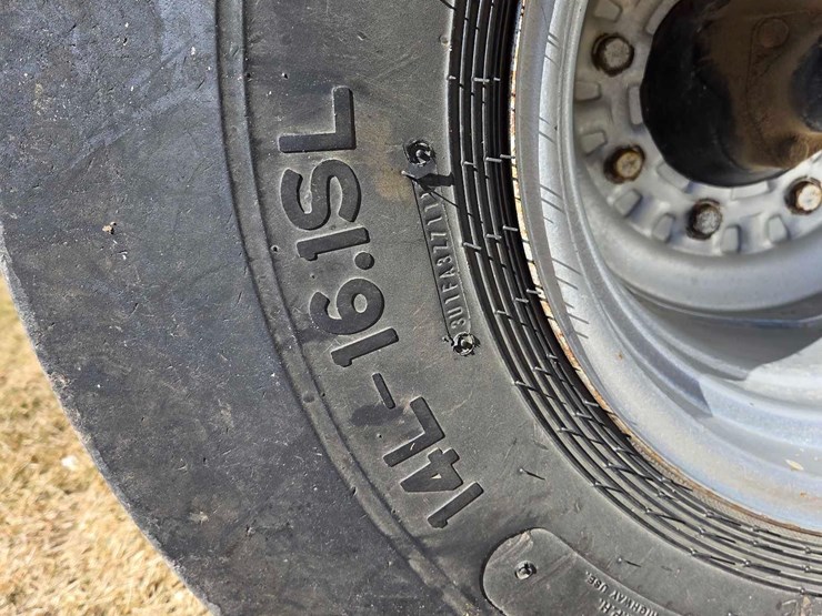 ih-5288-tractor-image-17