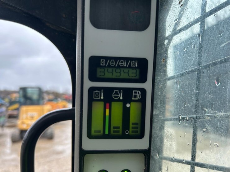 2023-new-holland-l318-image-22