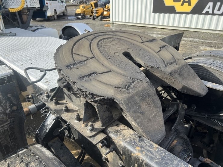 2015-mack-cxu613-tri-axle-truck-tractor-image-24