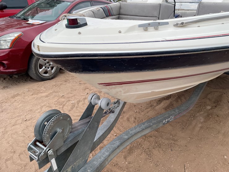 #4331-•-bayliner-boat-and-trailer-(titles-in-delay)-image-32