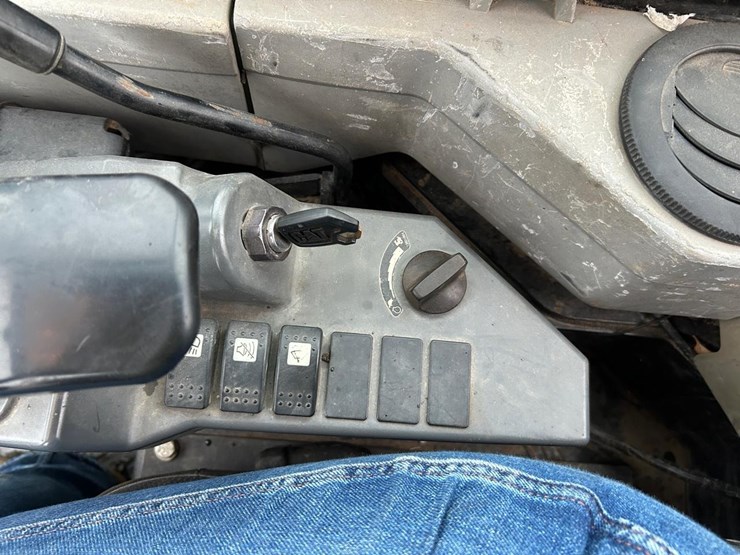 caterpillar-303-image-22