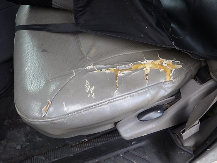 2002-ford-cargo-image-25