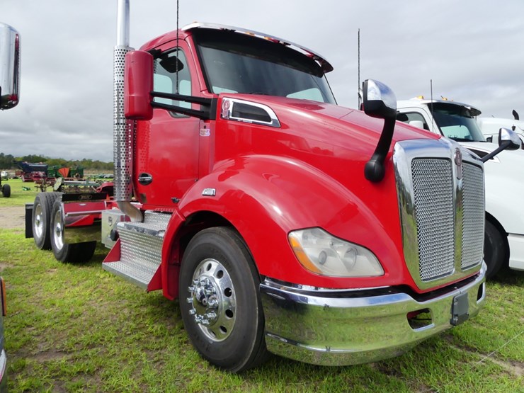 2017-kenworth-t680-image-1