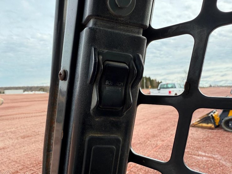 bobcat-t750-image-36