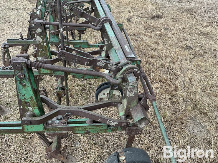 john-deere-front-mounted-cultivator-image-12