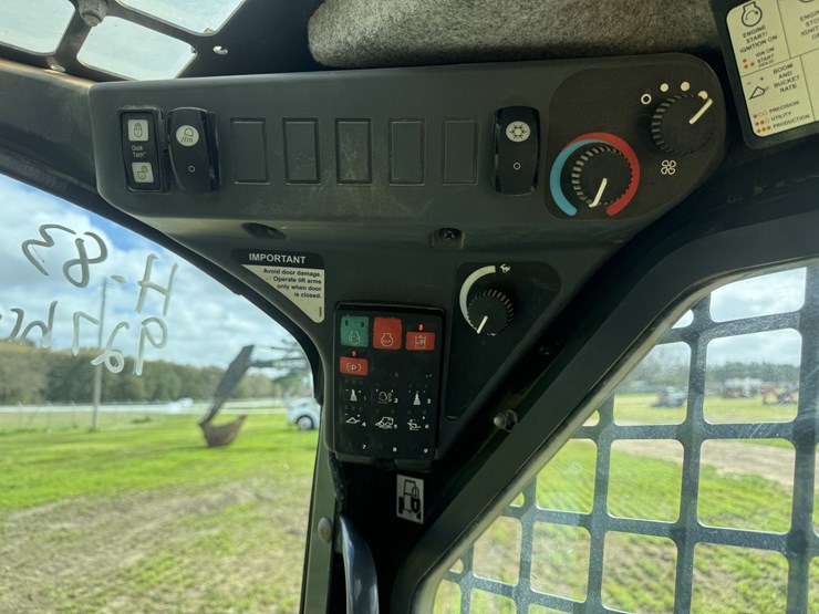 2022-deere-317g-image-12