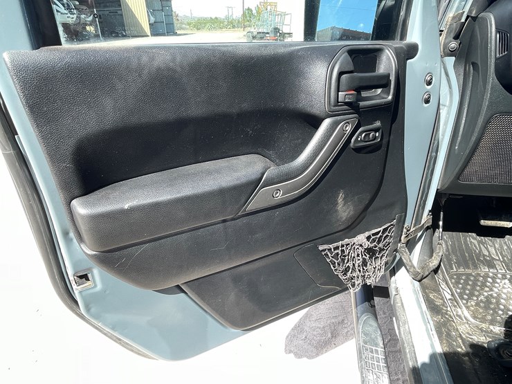 2014-jeep-wrangler-image-24