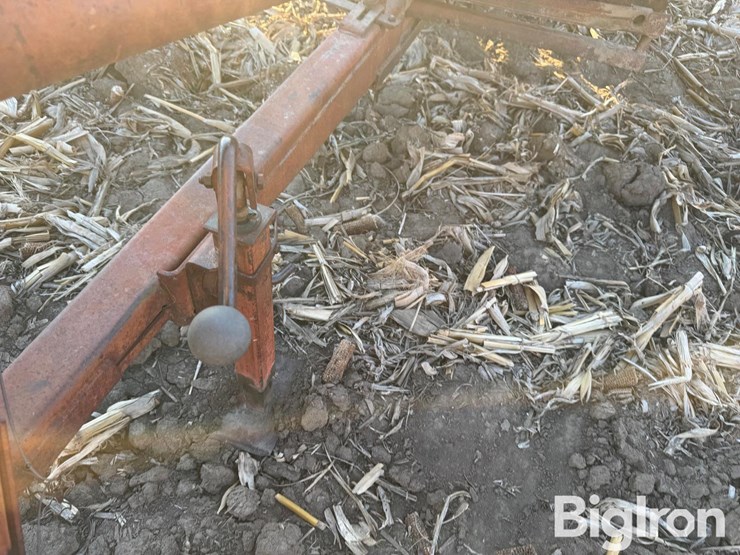 new-holland-275-image-10